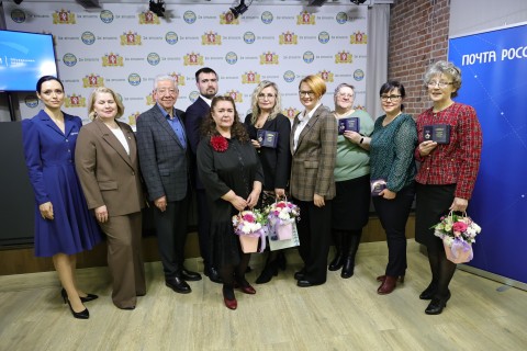 Выдающихся сотрудников Почты Свердловской области наградили знаком «Мастер Связи» Выдающихся сотрудников Почты Свердловской области наградили знаком «Мастер Связи»