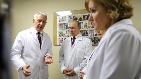 Путин назначил доплаты работникам первичной медпомощи