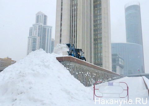 Подрядчики саботируют уборку Екатеринбурга от снега