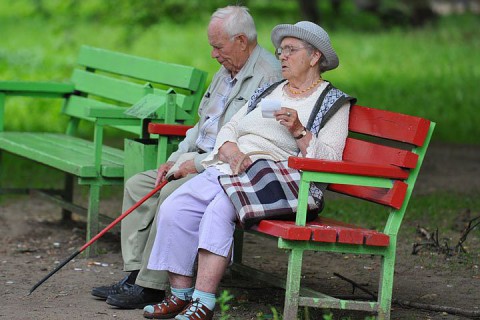 Пенсии 80-летних граждан увеличиваются