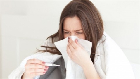 Назван главный симптом, отличающий коронавирус от гриппа