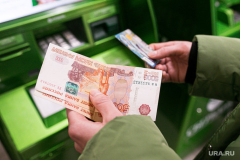 Часть пенсионеров получит в апреле 12 тысяч рублей