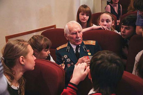 «Диалоги с героями»: в России проходят встречи ветеранов с молодежью