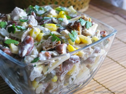 Куриный салат с фасолью и кукурузой