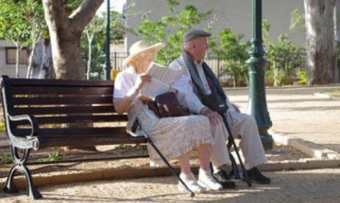 Пенсионерам повысили доплату за возраст