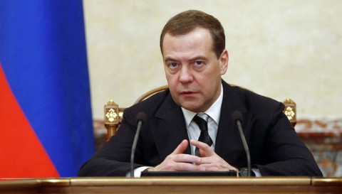 Медведев предложил изменить метод оценки уровня бедности