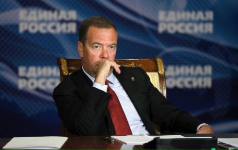 Медведев предложил идею гарантированного дохода россиян