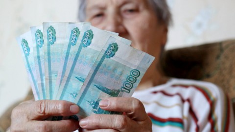 Кому из российских пенсионеров в феврале повысили пенсии?