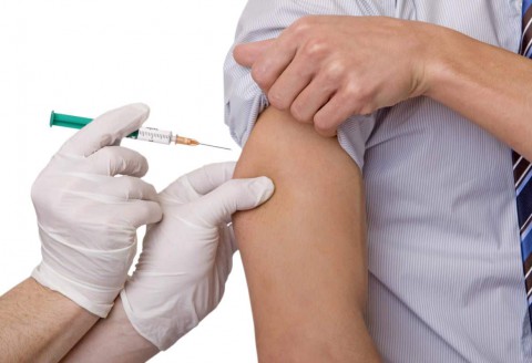 В частных клиниках начнут ставить бесплатные прививки по ОМС?