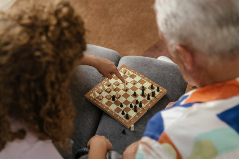 Пенсионеры сравнили игры своего детства с современными