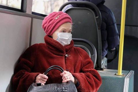 Пожилым петербуржцам выдадут пособия за соблюдение самоизоляции