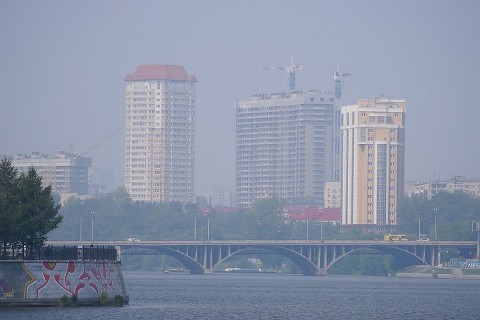 Свердловскую область снова захватит смог