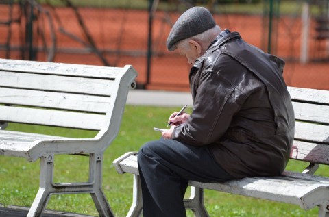 Госдума приняла закон об отсрочке платежей по долгам пенсионеров