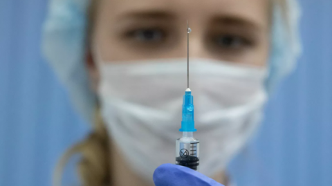 Нужно ли делать прививку от COVID-19 переболевшим людям
