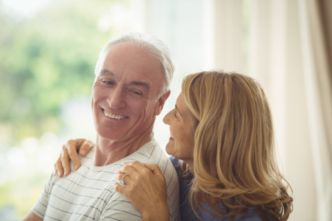 Как часто пенсионеры делают окружающим комплименты?